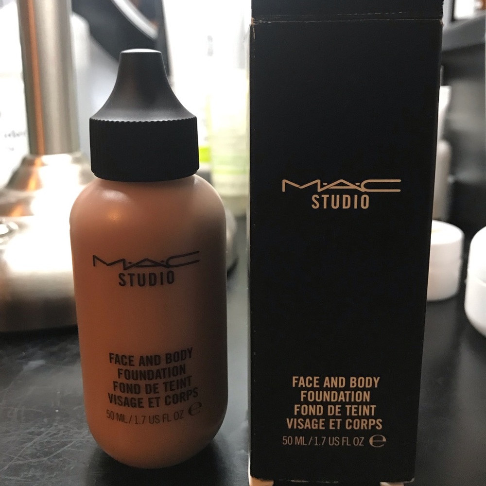 BRAND NEW Mac Foundation
